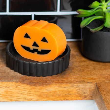 Blumenmaedchen PFLANZLICHE SEIFE Halloween Kürbis