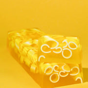 Blumenmaedchen PFLANZLICHE SEIFE Lemon noch am Block 