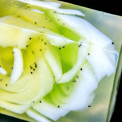 Blumenmaedchen PFLANZLICHE SEIFE Sommertanz