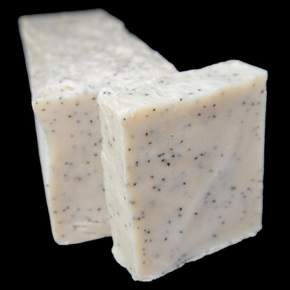 Blumenmaedchen NATURSEIFE KALTGERÜHRT SCHAFMILCH PEELING MIT MOON